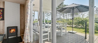 Beautiful home in Ebeltoft with WiFi