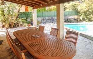 Outdoor dining - Lovely home in Sussargues (Sussargues)
