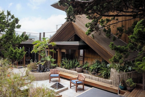 Architectural Masterpiece on Windansea Beach - Family and Pet Friendly!