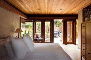 3 bedrooms, in-room safe, desk, iron/ironing board