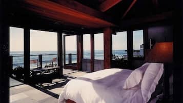 3 quartos, cofres nos quartos, escrivaninha