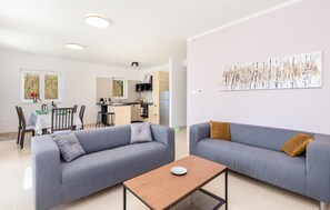 Smart TV - Cozy home in Veprinac (Veprinac)
