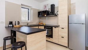 茶具/咖啡用具、冰箱、烤箱、炉灶