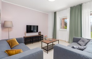 Smart TV - Cozy home in Veprinac (Veprinac)