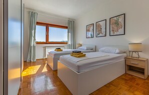 5 quartos, berço de viagem, Wi-Fi de cortesia, roupa de cama