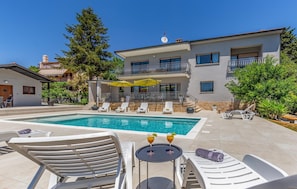 Outdoor pool - Beach front home in Medulin (Medulin)