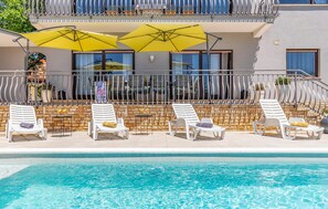 Outdoor pool - 5 bedroom awesome home in Medulin (Medulin)