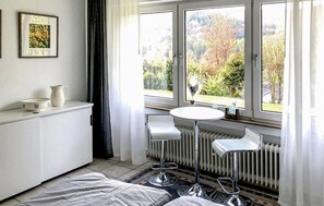 2 bedrooms, travel cot, free WiFi