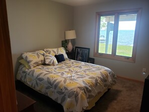 3 bedrooms, free WiFi, bed sheets - Mille Lacs sugar sand retreat (Aitkin)