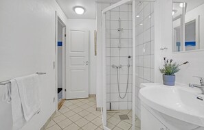 Shower - 1 bedroom beautiful home in Hjørring (Hjørring)