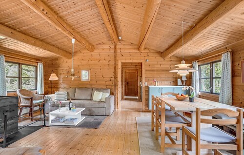 Lovely home in Hadsund with WiFi