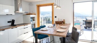 La Goutte d'Eau, upscale apartment with lake view and Finnish bath.