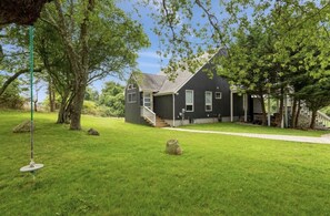 Exterior - SERENE SALTBOX WITH POND & SUNSET VIEWS (Montauk)