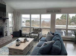 TV connectée, cheminée, baby-foot