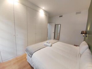 1 bedroom, iron/ironing board, Internet, bed sheets - Del Parque Flats Teatro Plaza Premium 2 (Málaga)