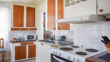 KylskÄp, spishÀll och kaffe- och tebryggare