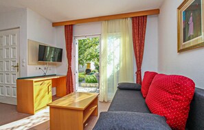 TV - 1 bedroom gorgeous apartment in Baska (Baska)