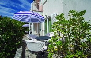 Outdoor dining - 1 bedroom gorgeous apartment in Baska (Baska)
