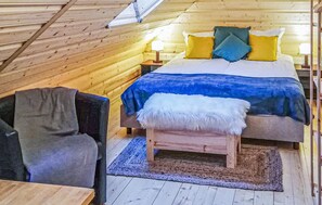 3 bedrooms, travel cot, free WiFi, bed sheets