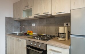 Kühlschrank, Ofen, Herdplatte, Geschirrspüler