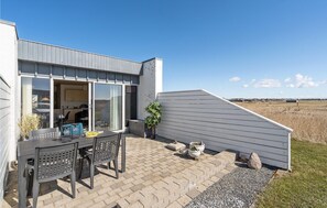 Outdoor dining - Amazing home in Vestervig with sauna (Vestervig)
