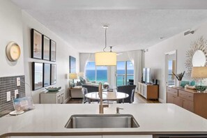 Interior - Beach Days Made Easy – 2BR Beachfront Getaway on the Sand (Pensacola Beach)