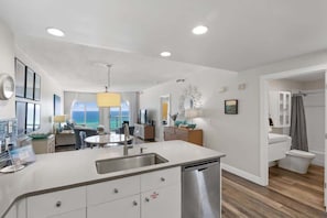 Interior - Emerald Isle 705 - 𝑳𝒆 𝑴𝒆𝒓 (Pensacola Beach)