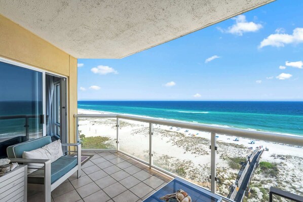 Property grounds - Beach Days Made Easy – 2BR Beachfront Getaway on the Sand (Pensacola Beach)