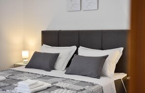 4 bedrooms, travel crib, free WiFi, bed sheets