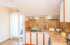 雪櫃、焗爐、爐具、洗碗機