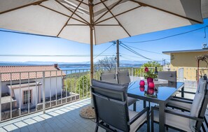 Outdoor dining - Stunning home in Dramalj (Dramalj)