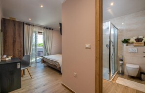 2 chambres, coffres-forts dans les chambres, lit parapluie