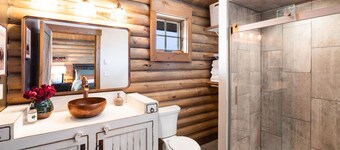 Cozy Log Cabin near Yellowstone River and Park