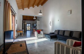 Fernseher, Tischtennisplatte