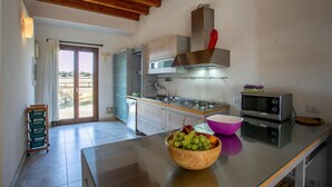Coffee/tea maker, fridge, microwave, stovetop - Pet friendly home in Ragusa (Ragusa)