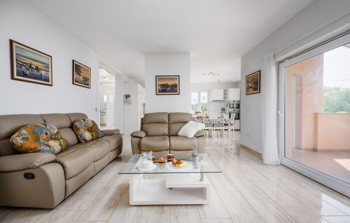 Beautiful home in Buje
