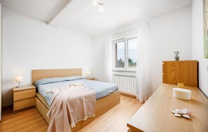 2 عدّة غرف نوم وواي فاي مجانًا وملاءات أسرّة