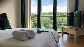 2 bedrooms, desk, free WiFi, bed sheets