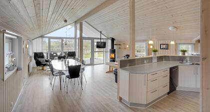 Nice home in Hovborg with kitchen
