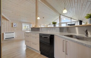 ثلاجة، مو قد طهي مسطح، غسالة أطباق