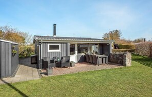 Outdoor dining - Lovely home in Broager with kitchen (Broager)