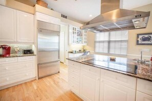 Cookware/dishes/utensils