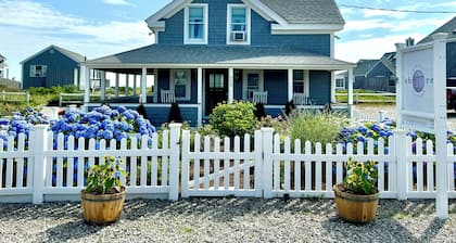 Beachfront on our private beach! Driftwood Cottage - Pipers' Shore
