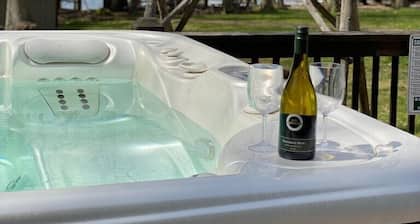 Lakefront, Wooded, & Secluded Home - Family Dogs Welcome.