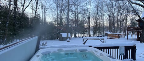 Outdoor spa tub