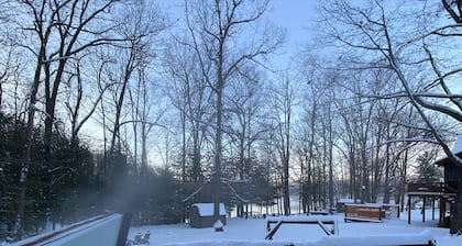 Lakefront, Wooded, & Secluded Home - Family Dogs Welcome.