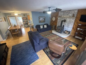 Smart-TV, Videospiele, DVD-Player, Bücher