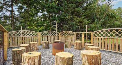 Pet friendly home in OksbĂžl with sauna