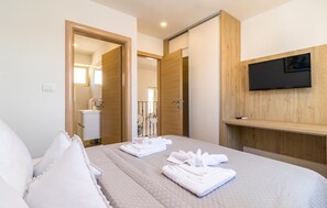 3 chambres, coffres-forts dans les chambres, lit parapluie