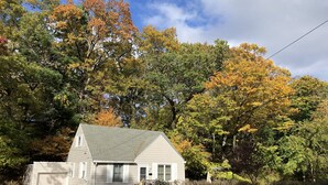 Exterior - Tall Oaks -nearby walk to  the beach -Muskegon Pere Marquette park in Bluffton  (Muskegon)